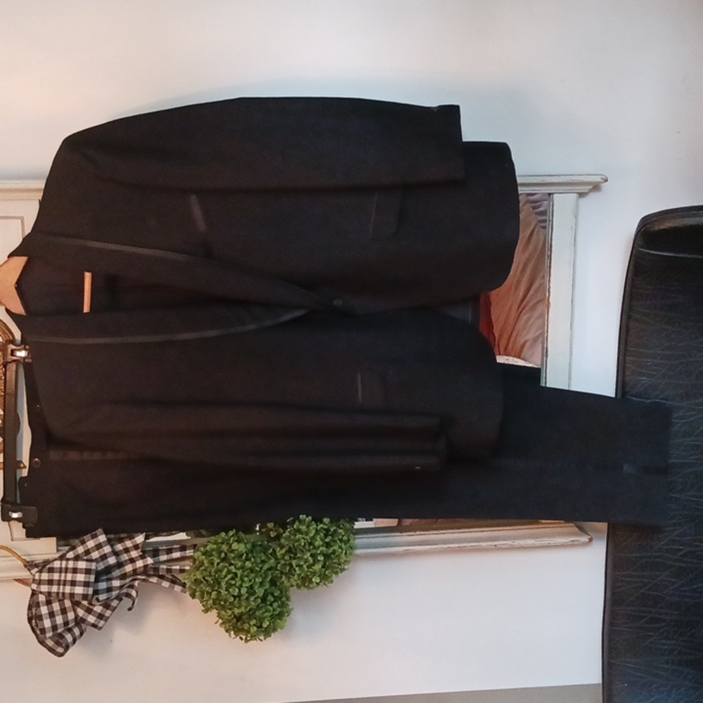 Stunning ⚜️ Men's Tuxedo Jkt & Pants  W/ Satin Trim 👑